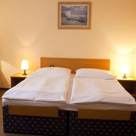 Ea Hotel Jasmin Prague Room photo