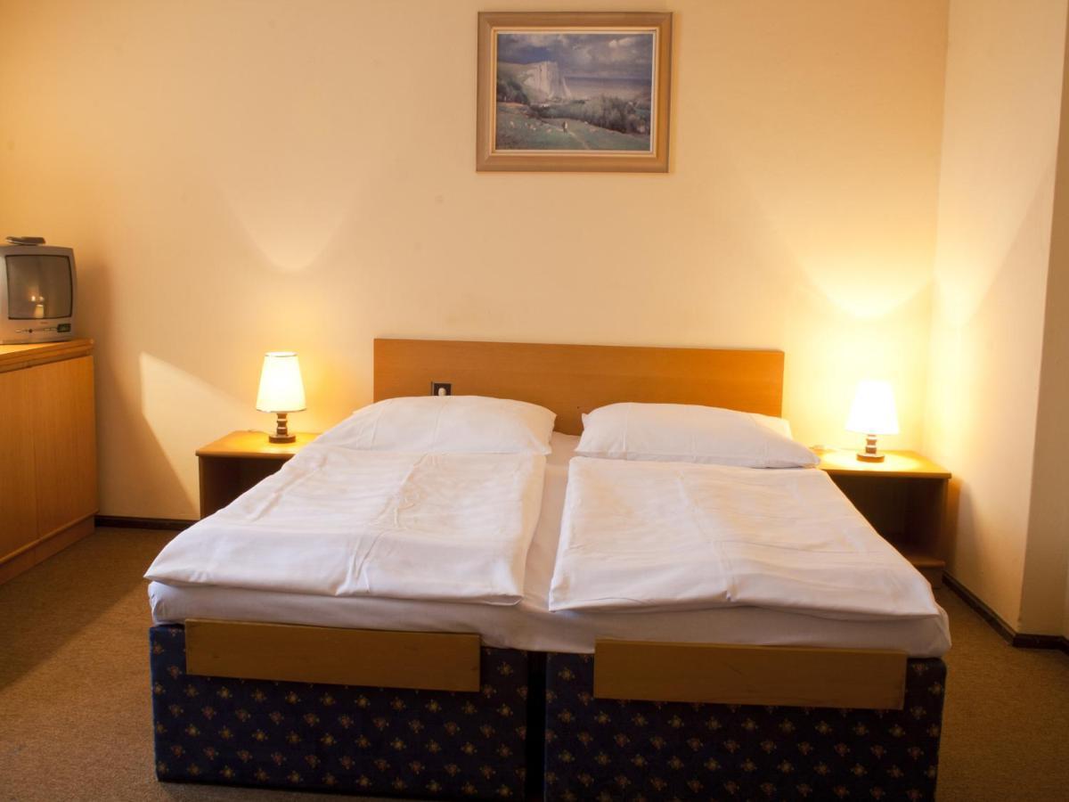 Ea Hotel Jasmin Prague Room photo
